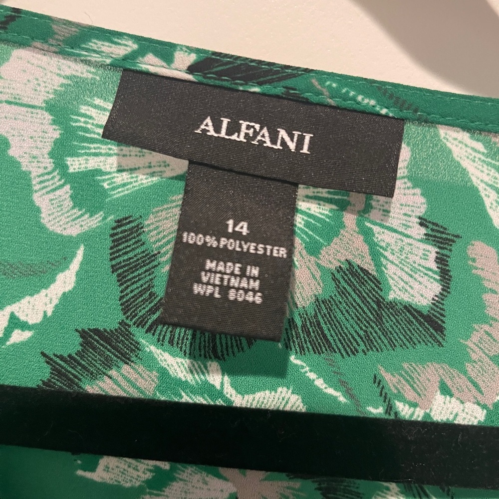 Alfani Green Graphic Blouse Relaxed Fit - Picture 2 of 3